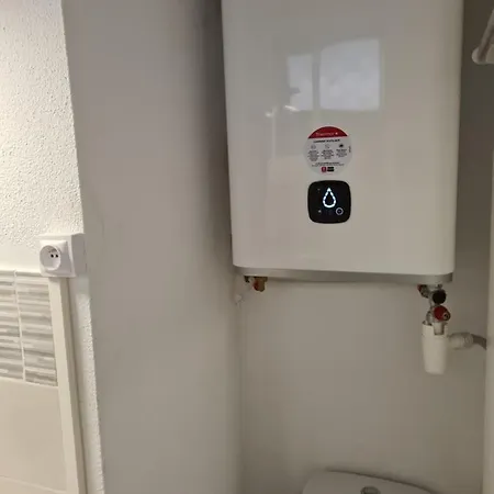 Superbe T2 Climatise, Proche Avec Parking Prive * Сен-Сиприен