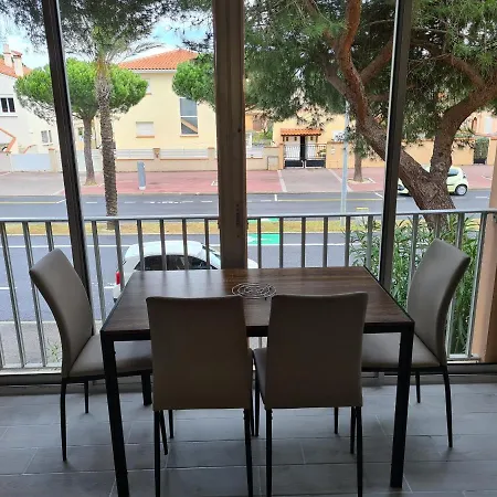 Superbe T2 Climatise, Proche Avec Parking Prive Apartamento