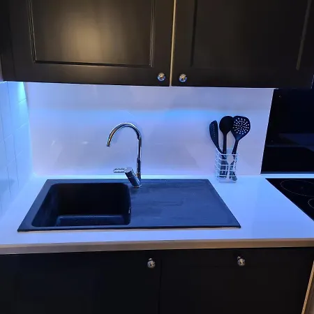 Superbe T2 Climatise, Proche Avec Parking Prive *