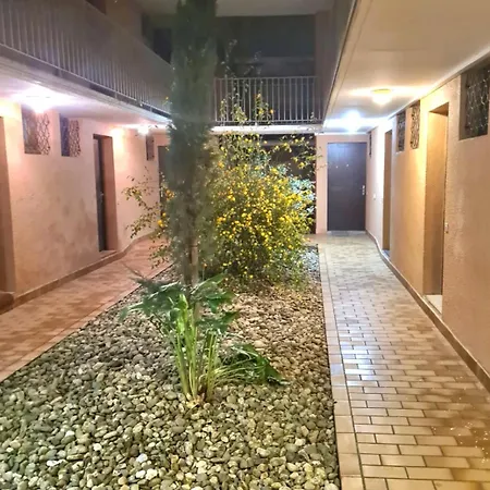 Superbe T2 Climatise, Proche Avec Parking Prive Apartment