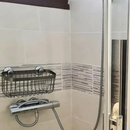 Apartment Superbe T2 Climatise, Proche Avec Parking Prive