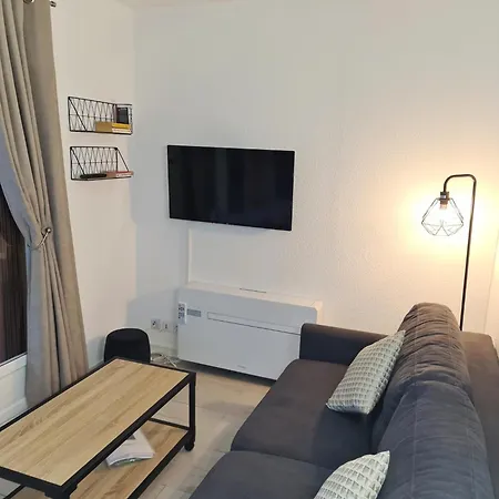 Superbe T2 Climatise, Proche Avec Parking Prive * Saint-Cyprien (Pyrenees-Orientales)
